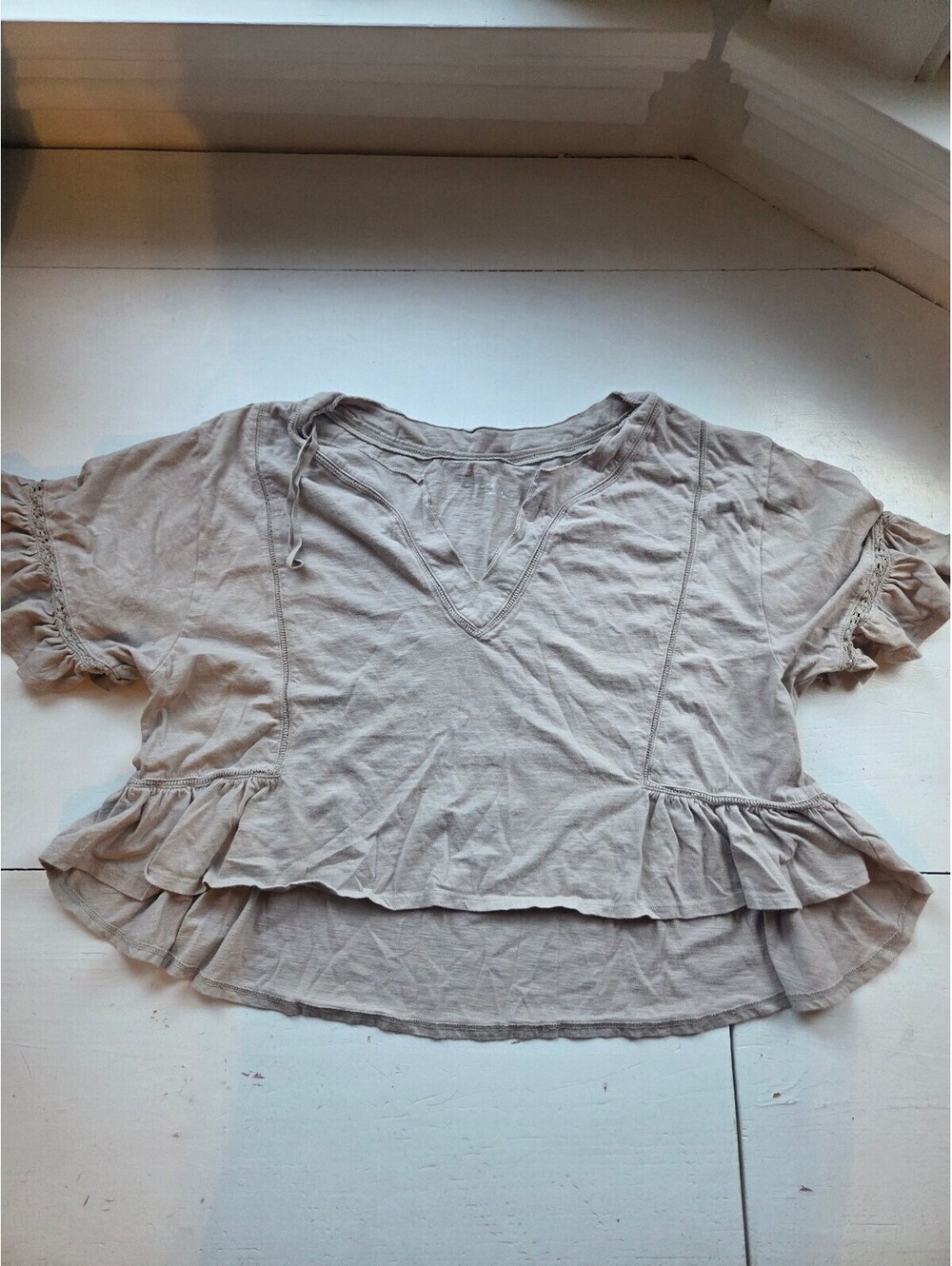 Aerie Beige Ruffle Short Sleeve Blouse Size Large